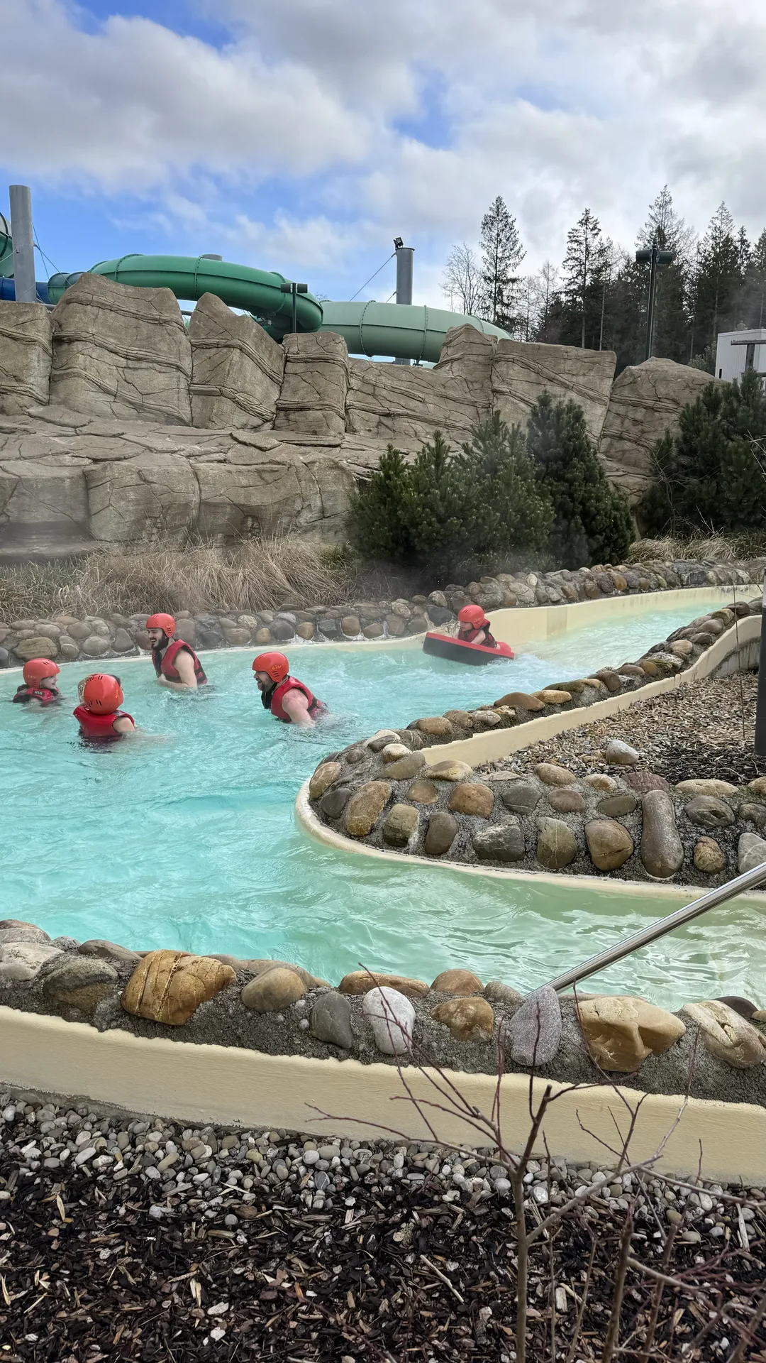 Kinder-Wildwasserbahn im Aqua Mundo Park Allgäu
