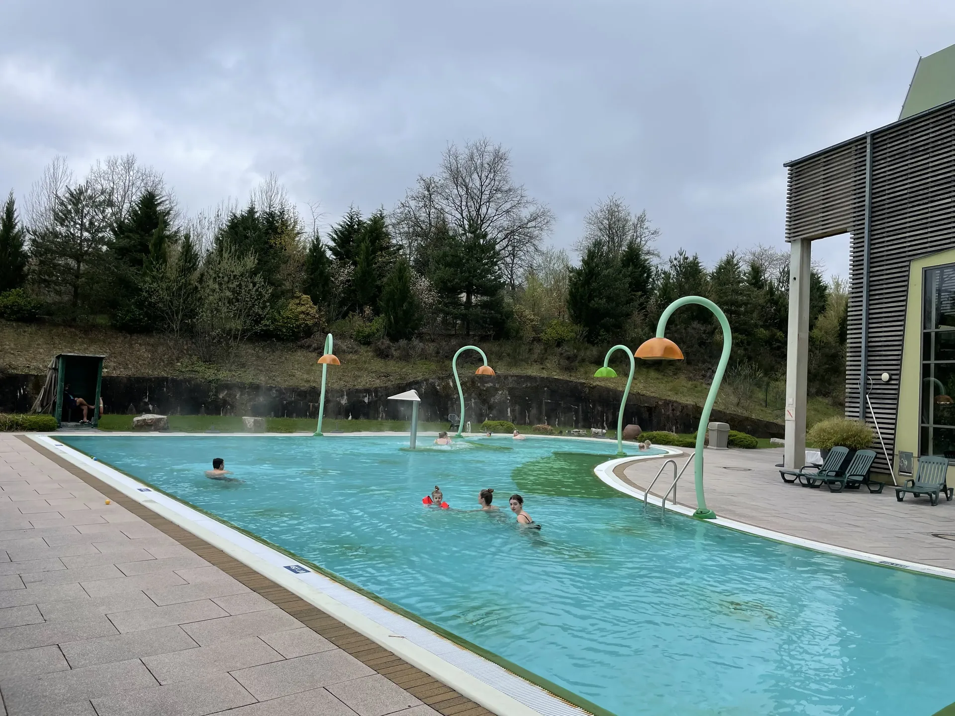 Außenbecken am Aqua Mundo im Center Parcs Park Bostalsee